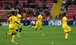 Göztepe ligin yenilgisiz 3 takımı arasında