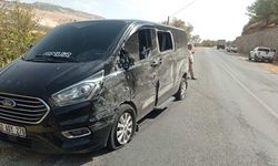 Adıyaman'da kamyon ile minibüs çarpıştı: 1 yaralı