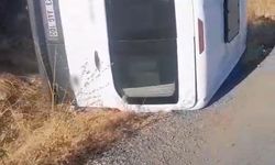 Elazığ’da öğrenci servisi devrildi!