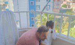 Kafası demir korkuluğuna sıkışan çocuğu itfaiye ekipleri kurtardı