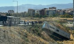 Park halindeki otobüs şarampole yuvarlandı