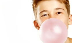 Bakın, fark etmeden vücudumuza nasıl mikroplastik alıyoruz?