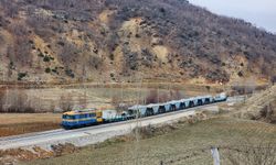 Depremde hasar görmüştü, o yol açıldı!