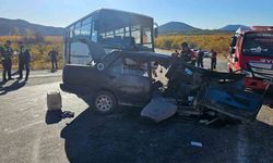 Mersin’de midibüs ile otomobil çarpıştı: 3 ölü, 12 yaralı