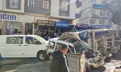 Malatya’da kontrolden çıkan kamyon 12 aracı biçti: 4 yaralı