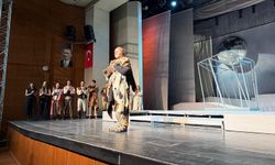 Emin Alper’in Yönettiği "Öteki" Oyunu Malatya’da Ayakta Alkışlandı