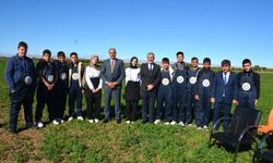 Malatya’da tarım lisesi öğrencileri tarlada hasat yaptı