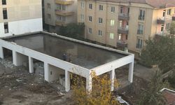 Malatya’da ilginç görüntüler! İnşa ettikleri duvarı deldiler