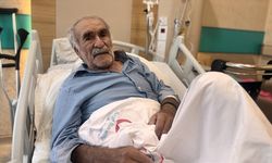 Bidondakinin benzin olduğunu ateşle anlamaya çalışınca az daha bacağından olacaktı
