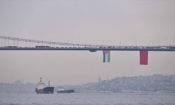 İstanbul Boğazı'ndaki köprülere Filistin'e destek için bayrak asıldı