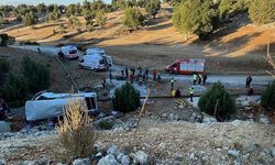 Mersin'de şarampole devrilen işçi servisindeki 5 kişi hayatını kaybetti, 14 kişi yaralandı