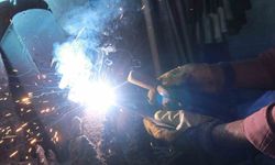 Dededen babaya, babadan oğula kaldı: 30 yıldır demir dövüyor