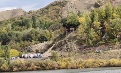Elazığ Beyhan Barajı kapakları açıldı, aile azgın sular arasında kaldı