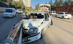 Elazığ'da otomobil bariyerlere saplandı: 1 yaralı