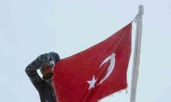 Elazığlı sporcu Cumhuriyet coşkusunu Erciyes’in zirvesine taşıdı
