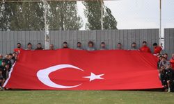 Elazığspor dev Türk bayrağı açtı