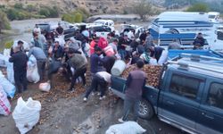 Siirt’te İlginç Anlar: Arızalanan Kamyonetin Patatesleri Ücretsiz Dağıtıldı