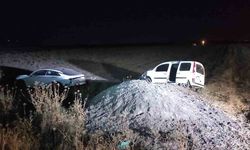 Şırnak’ta iki araç yoldan çıkarak tarlaya uçtu, sürücüler yara almadan kurtuldu