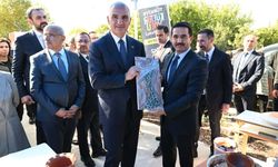 Bakan Ersoy, Battalgazi’nin Arslantepe Temalı Seramik Sergisine Hayran Kaldı