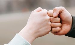 Kadınlar Erkeklerden Daha Uzun Yaşıyor: Bilim İnsanları Nedeni Açıkladı