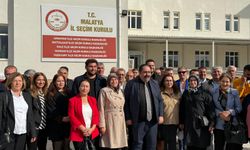 CHP Malatya İl Başkanı Barış Yıldız mazbatasını aldı