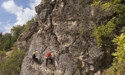 Doğaseverler zirvelere güvenli tırmanış için zorlu dağcılık eğitimlerinden geçiyor