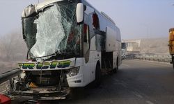 Erzurum-Ağrı Karayolunda Feci Çarpışma: Otobüs ve TIR Kazasında Yolcular Yaralandı