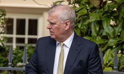 İngiltere'de Prens ünvanı elinden alınan Andrew son rütbesine de iade edecek