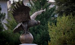 Macaristan'dan Ankara'ya Tarihi Hediye: İki Milleti Birleştiren Tuğrul Kuşu Heykeli!