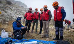 Malatya'da İHH arama kurtarma ekibinden iple iniş eğitimi
