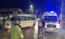 Minibüs İle Otomobilin Çarpıştığı Kazada 3 Kişi Yaralandı