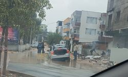 Adıyaman'da Dolgu Yol Çöktü, Araç Mahsur Kaldı!