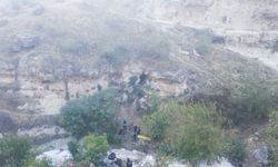 Araç uçuruma yuvarlandı, ölü ve yaralıya bir gün sonra ulaşıldı