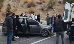 Batman’da trafik kazası: Sürücü bariyerlere çarpan araçta sıkıştı
