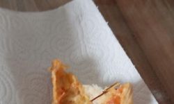 Elazığ’da ekmeğin içerisinden odun parçaları çıktı