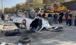 Elazığ’da Korkunç Kaza: Otomobil Karşı Şeride Geçip Ters Döndü!