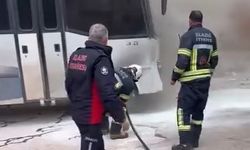 Elazığ'da park halindeki midibüs alev aldı