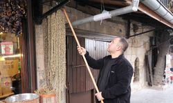 Gaziantep’te kışın vazgeçilmezi kuru bamya 2 bin TL’den tezgahta