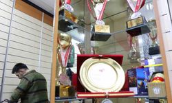 Gündüz terzi, akşam bilardo şampiyonu