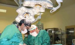 Hasta kadının karnından 15 kilo tümör çıkarıldı