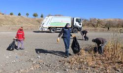 Hazar Gölü’nde temizlik çalışması