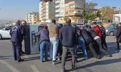 Nizip Otogar Kavşağı’nda çarpışan iki araçta maddi hasar meydana geldi