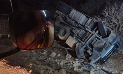 Şanlıurfa’da devrilen tırın sürücüsü hayatını kaybetti