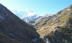 Şırnak’ta 3 bin rakımlı karlı dağlar mest etti