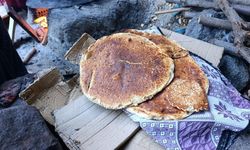Sabah akşam bu ekmeği tüketiyorlar: Doğanşehir'in kınalı ekmeğine ilgi yoğun