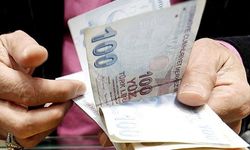 TÜİK’in önünde ‘Bu aylıklarla çok yaşanmaz’ açıklaması