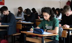 Malatya'da Ortaokul Öğrencileri Barış ve Dayanışma İçin Kalem Konuşturuyor