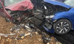 Akçadağ'da 2 Otomobil Kafa Kafaya Çarpıştı: 5 Yaralı