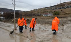 Pınarbaşı Göleti’ndeki Çamurdan Hızlı Kurtuluş