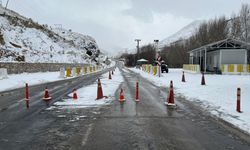 Kar ve Tipi Adıyaman-Çelikhan Yolunu Kapattı